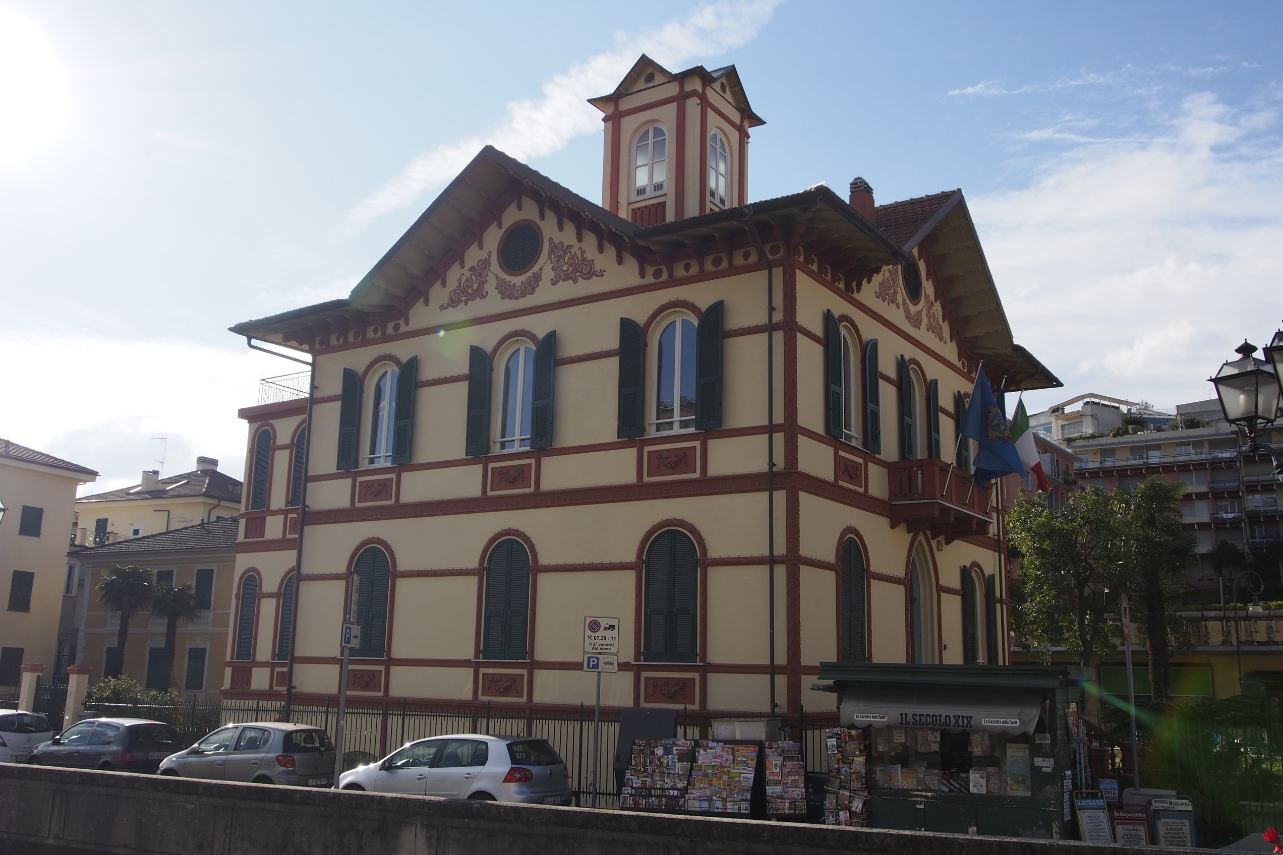 OLYMPUS DIGITAL CAMERA